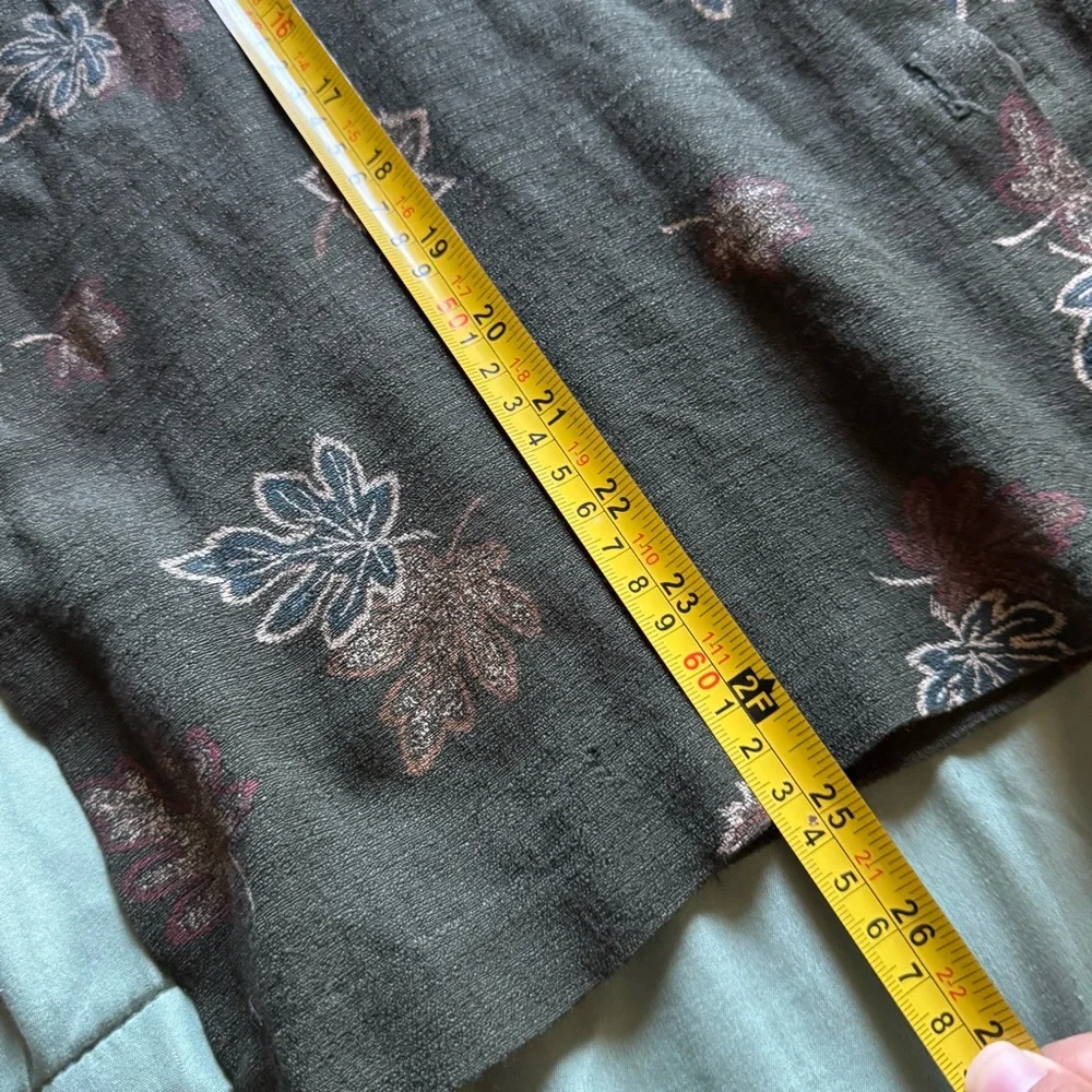 Vintage fall leaves button up - Picture 5 of 5